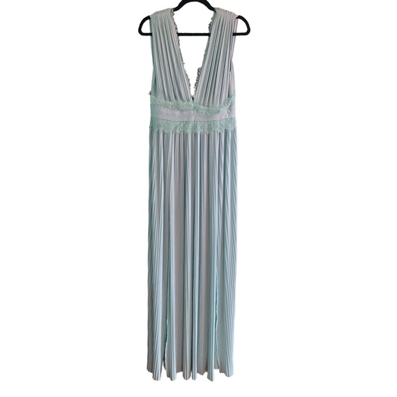 ASOS Bridesmaid/Wedding Guest Lace Pleated Maxi Dress - Picture 5 of 16